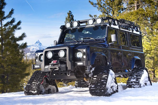 tracked-defender-110-beauty-lead